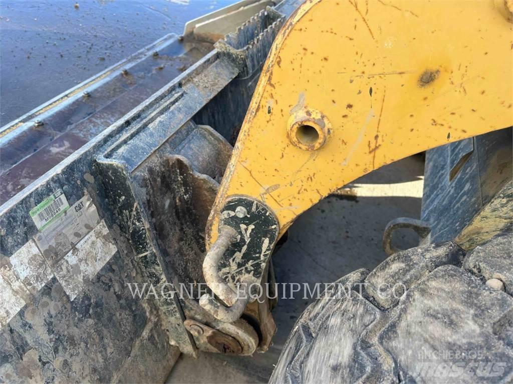 CAT 216B Minicarregadeiras
