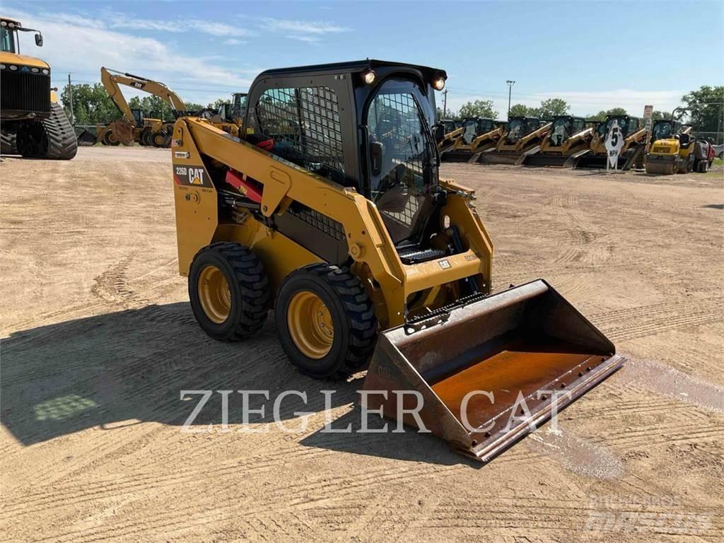 CAT 226D Minicarregadeiras