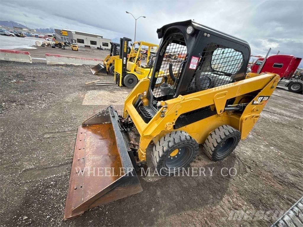 CAT 226D C1-H2 Minicarregadeiras