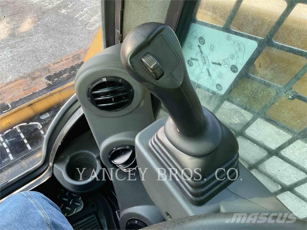 CAT 226D3 Minicarregadeiras