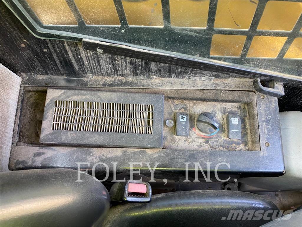 CAT 232B2 Minicarregadeiras