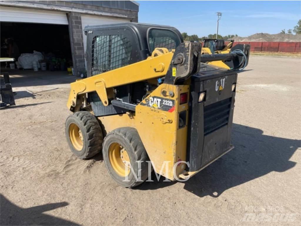 CAT 232D Minicarregadeiras