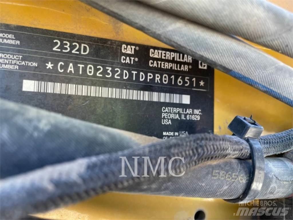 CAT 232D Minicarregadeiras