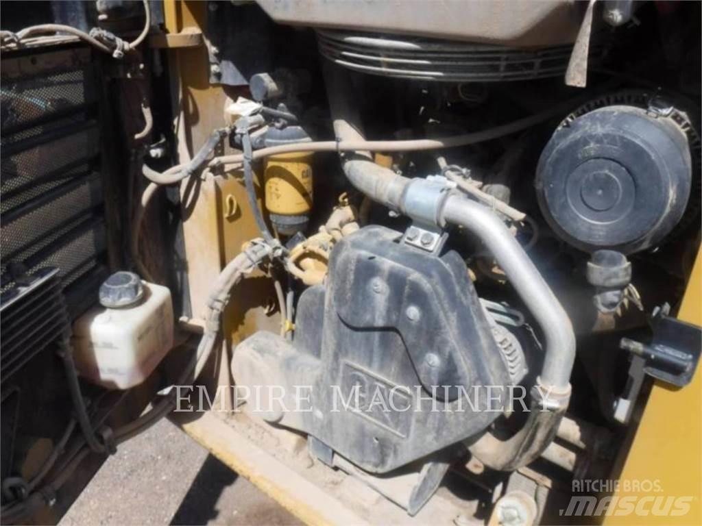 CAT 232D Minicarregadeiras