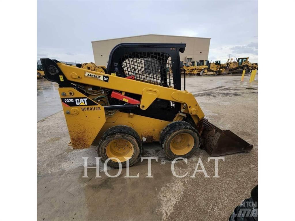 CAT 232D Minicarregadeiras