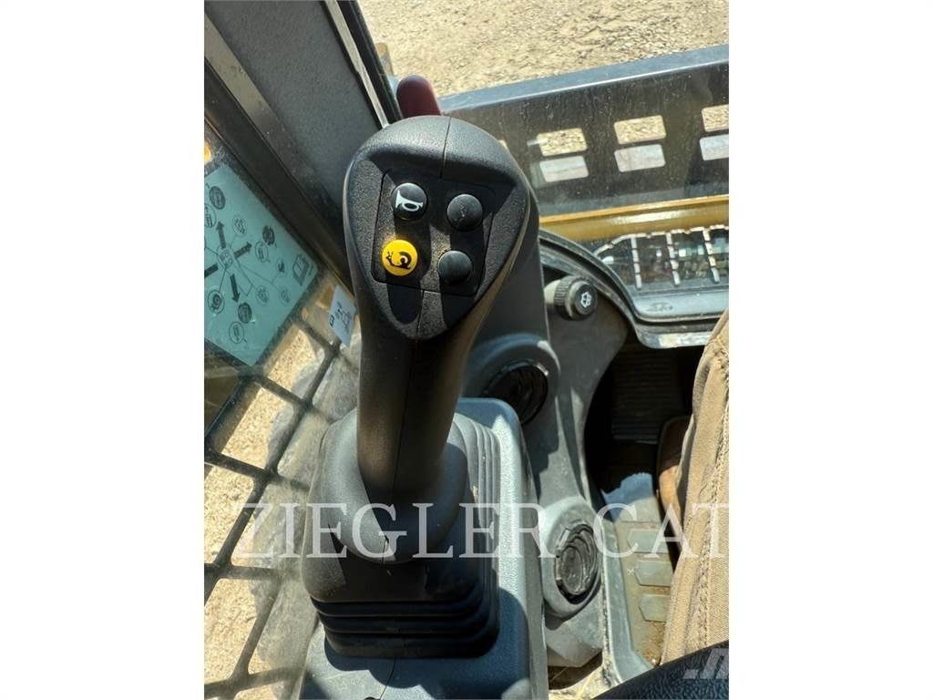 CAT 232D3 Minicarregadeiras