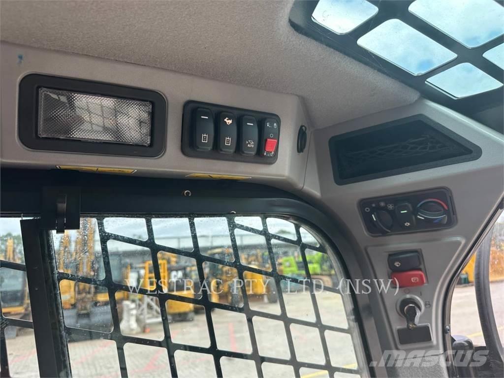 CAT 232D3 Minicarregadeiras