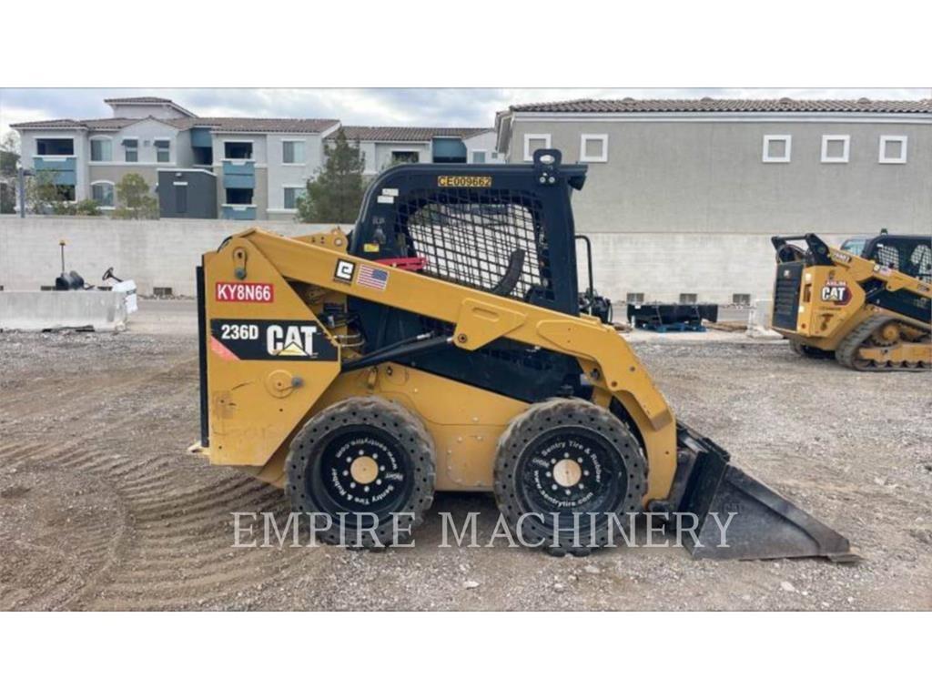 CAT 236D Minicarregadeiras