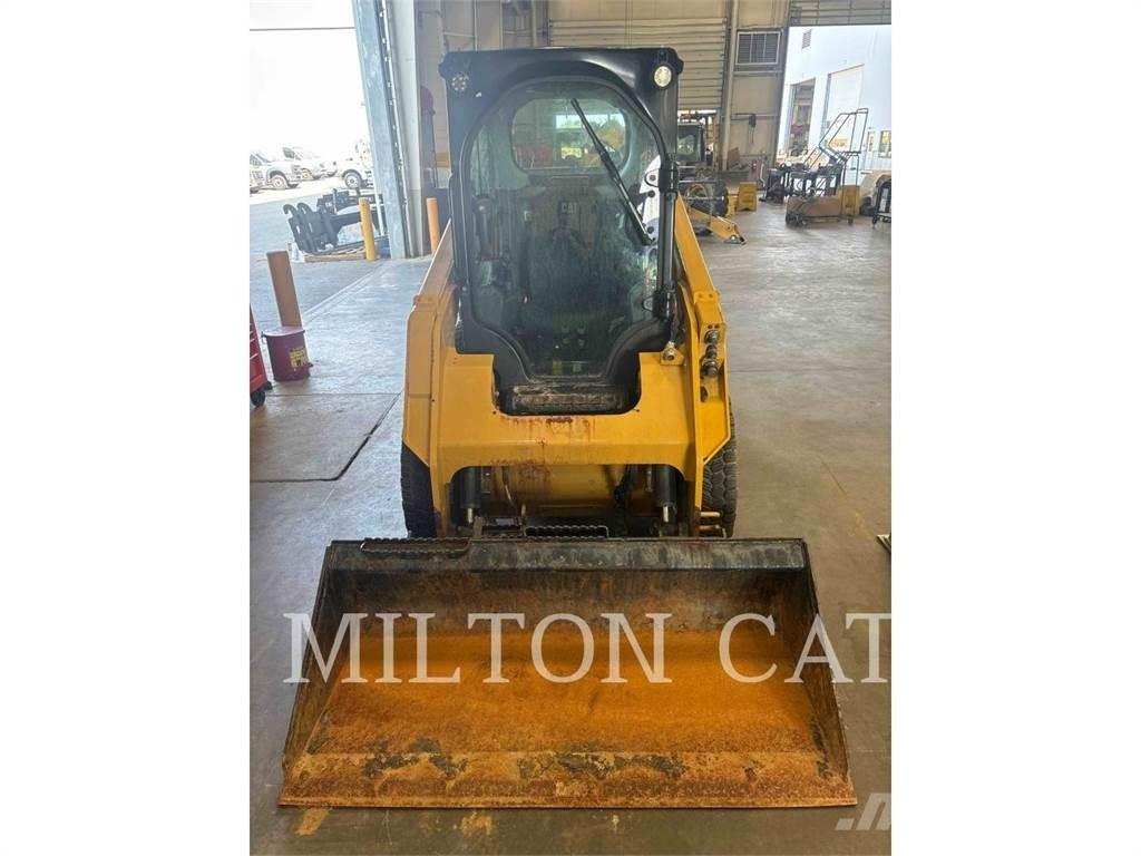 CAT 236D 3 Minicarregadeiras