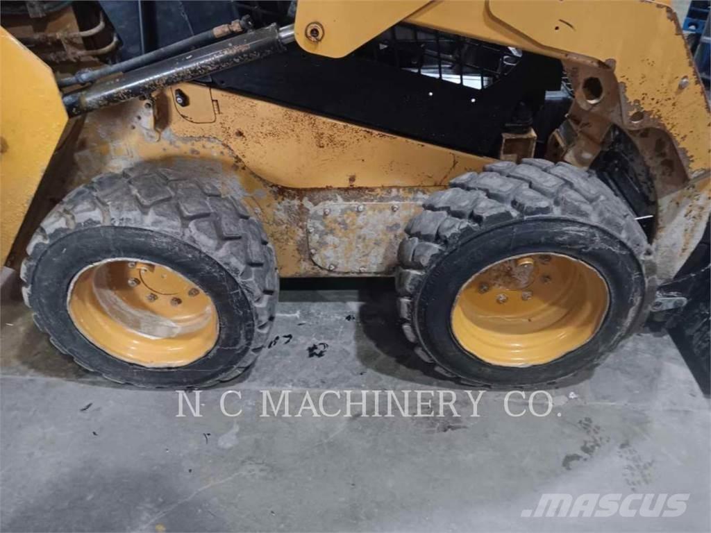 CAT 236D H2CN Minicarregadeiras