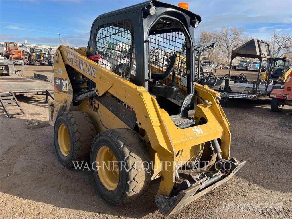 CAT 236D HF Minicarregadeiras