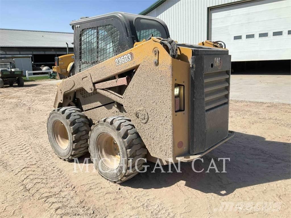 CAT 236D3 AQ Minicarregadeiras