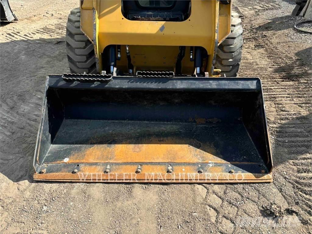 CAT 236D3 C3H2 Minicarregadeiras