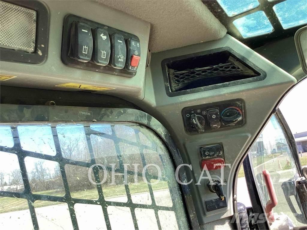 CAT 236D3 C3H2 Minicarregadeiras