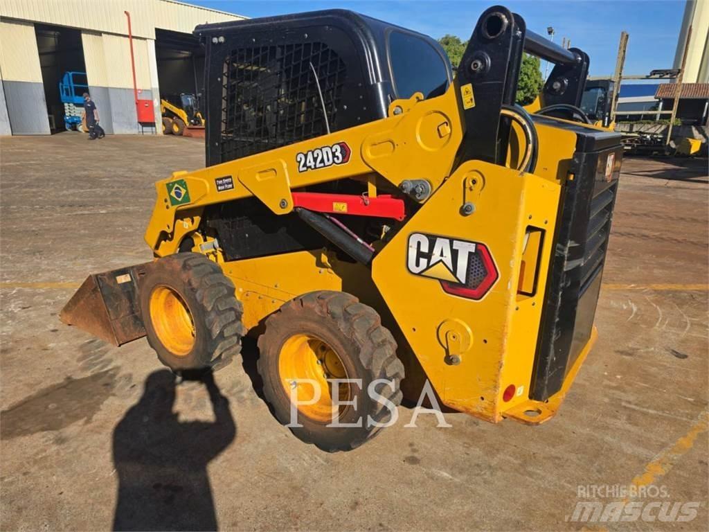 CAT 242 D Minicarregadeiras
