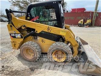 CAT 242D Minicarregadeiras