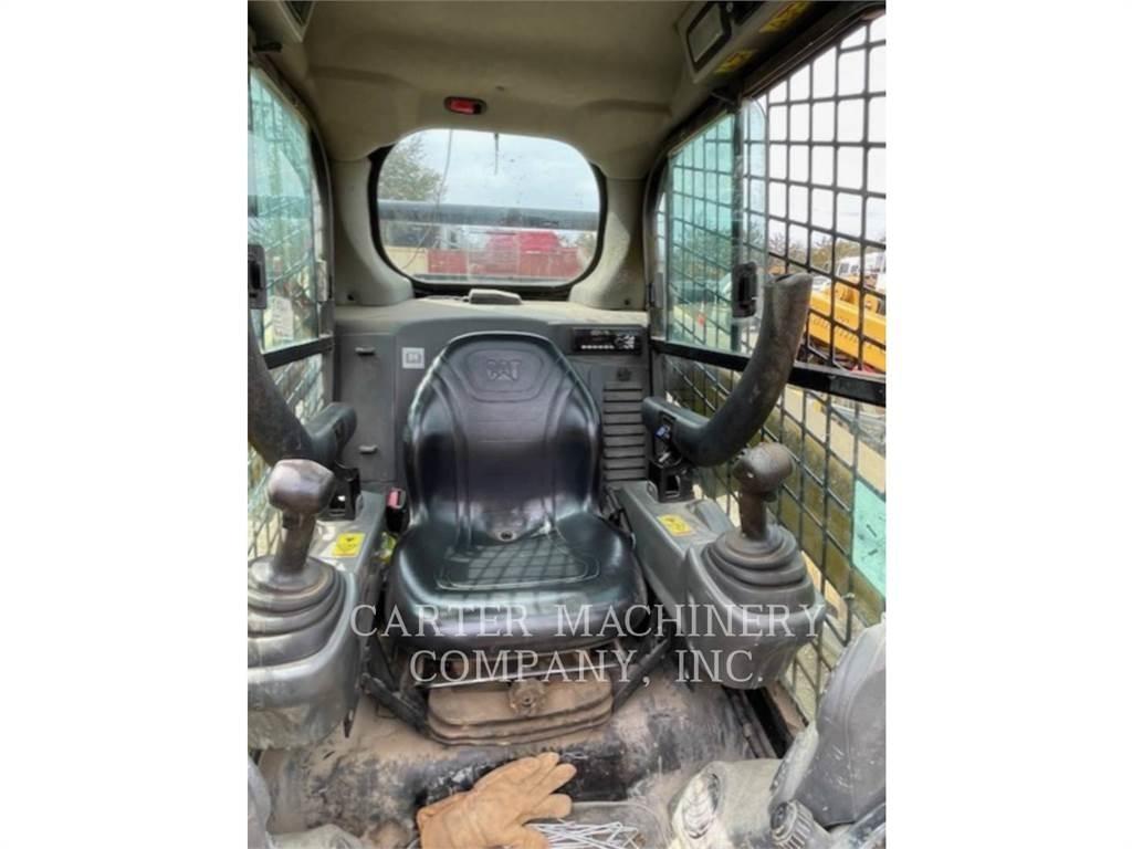 CAT 242D Minicarregadeiras