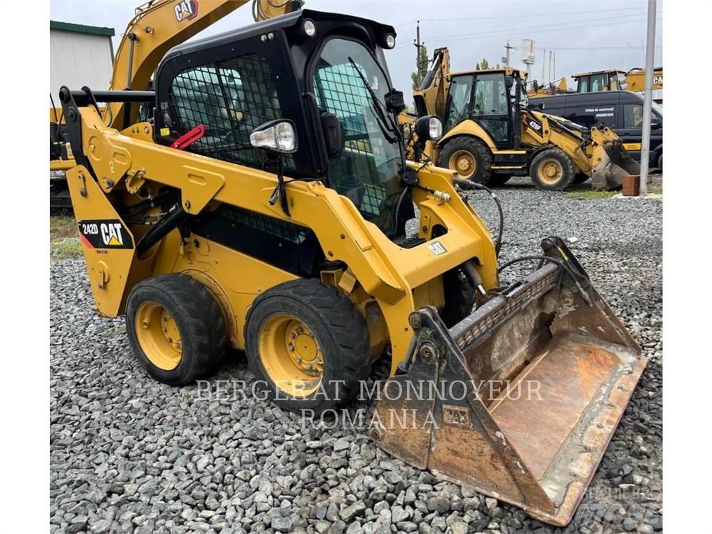 CAT 242D Minicarregadeiras