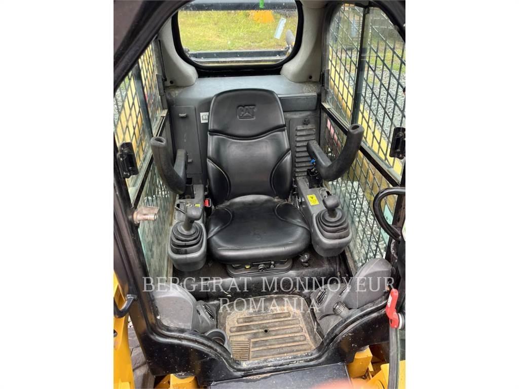 CAT 242D Minicarregadeiras