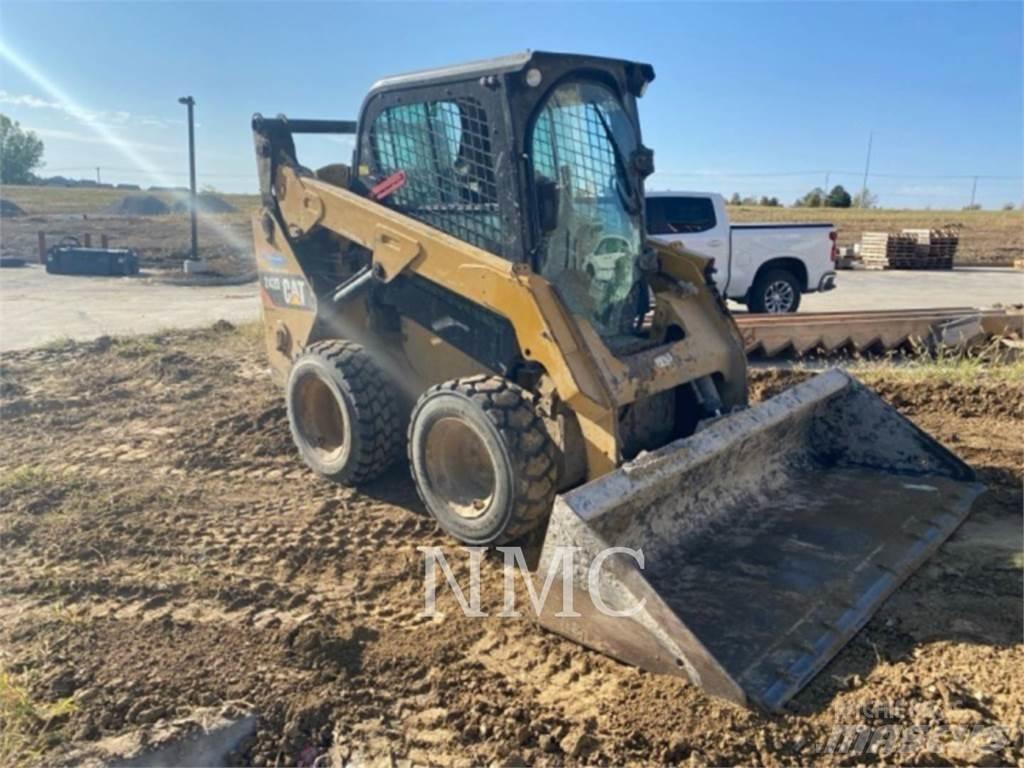 CAT 242D Minicarregadeiras