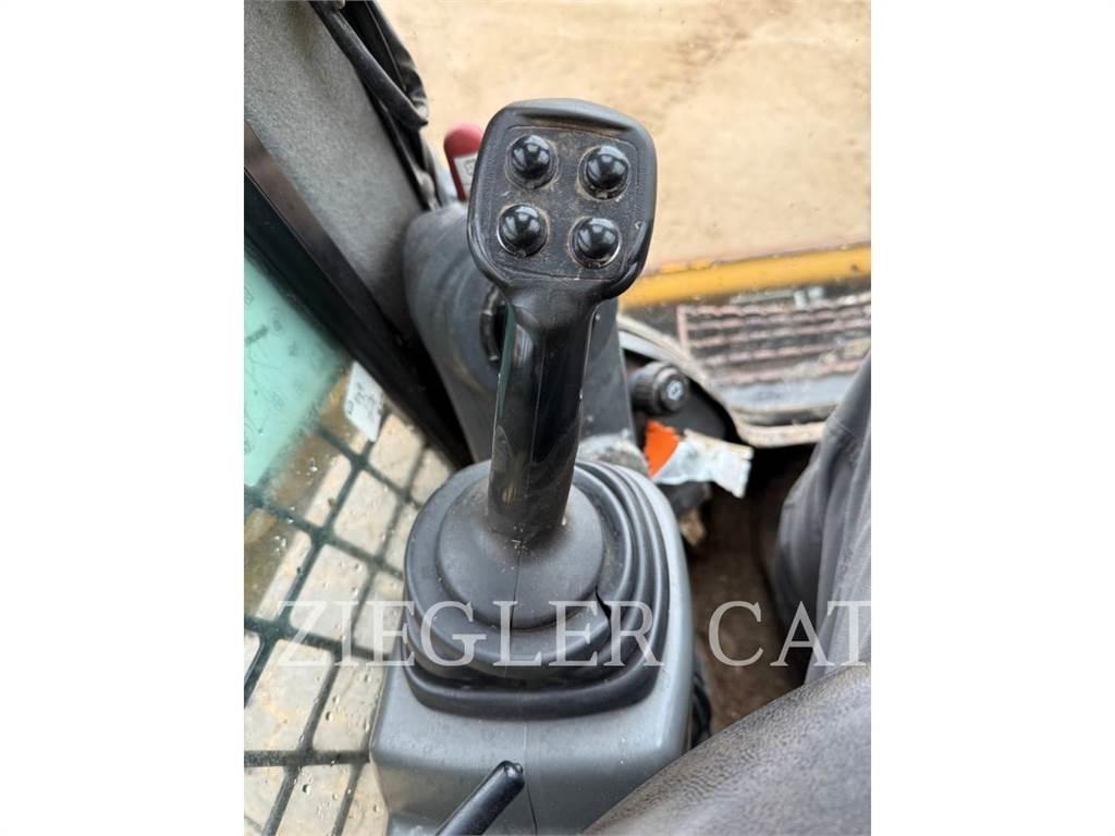 CAT 242D Minicarregadeiras