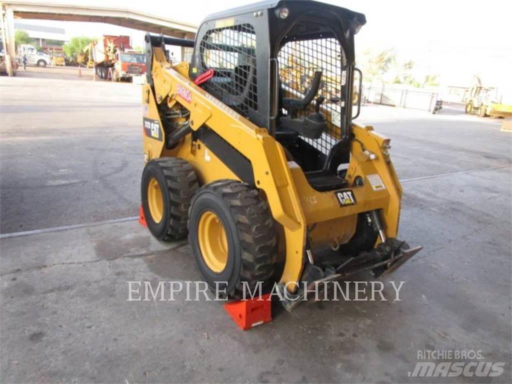 CAT 242D Minicarregadeiras