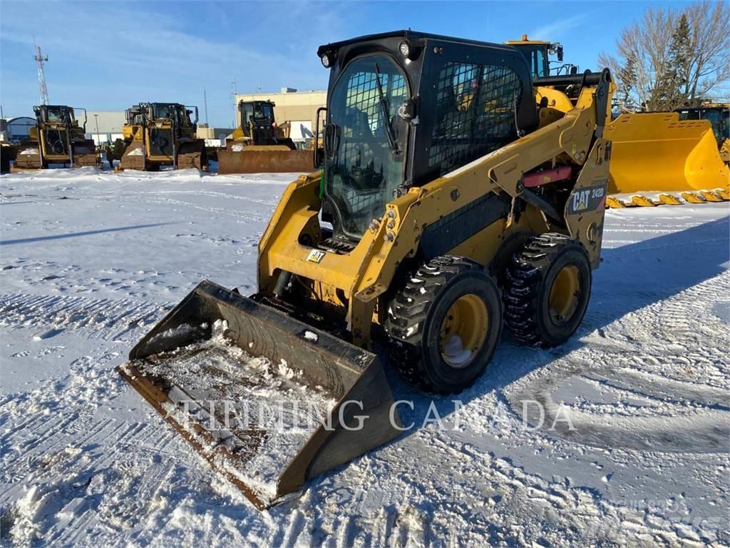 CAT 242D Minicarregadeiras
