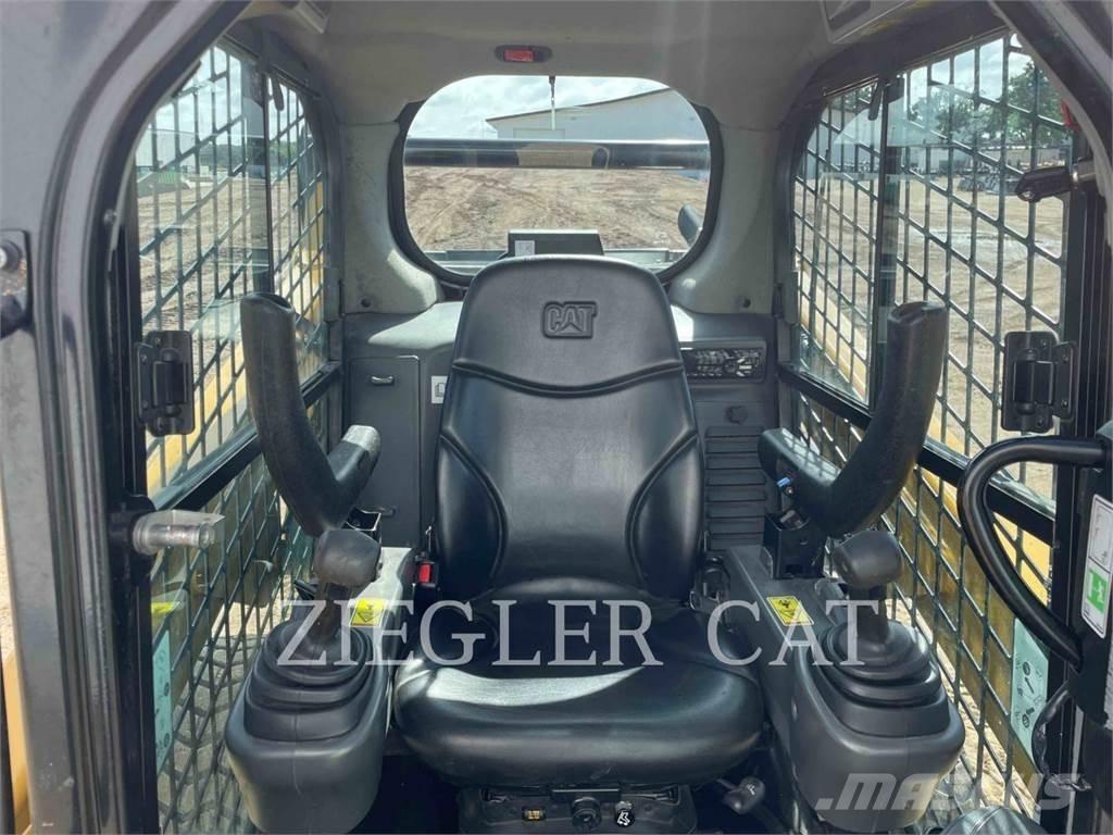CAT 242D Minicarregadeiras