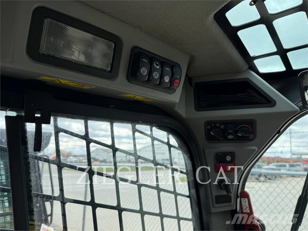 CAT 242D Minicarregadeiras