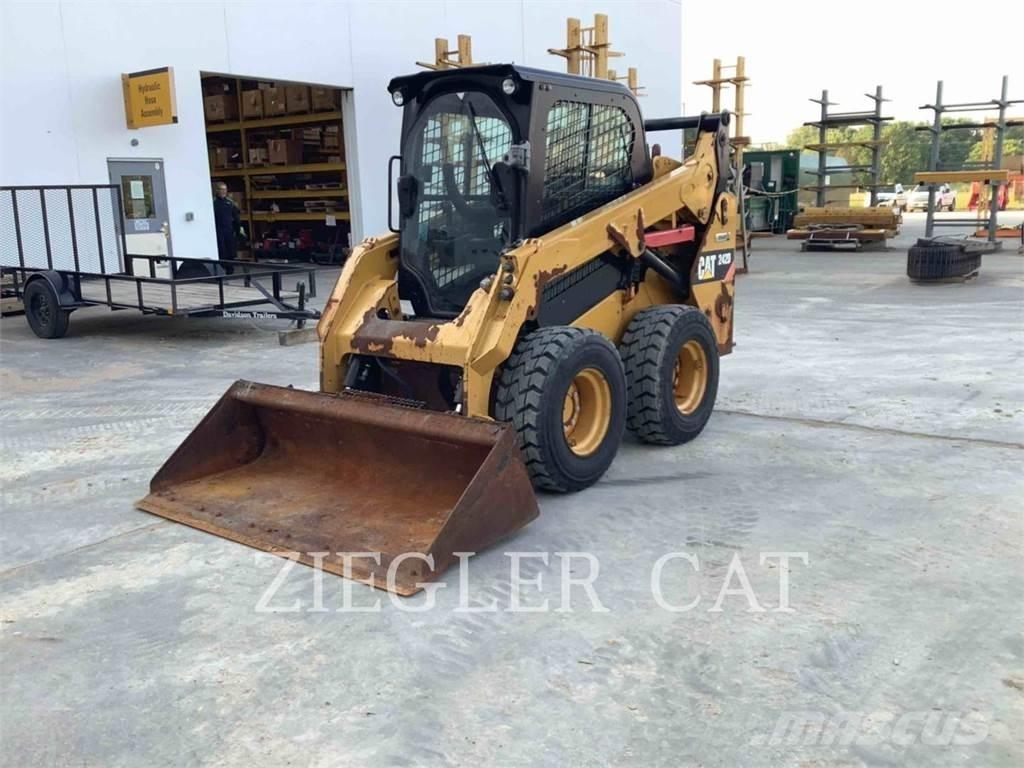 CAT 242D Minicarregadeiras