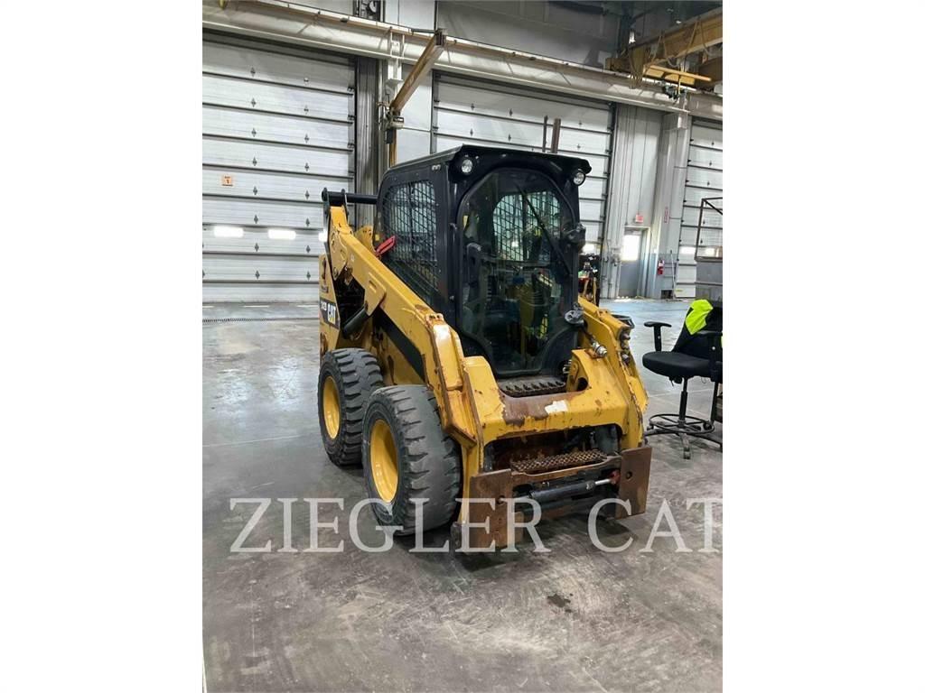 CAT 242D Minicarregadeiras