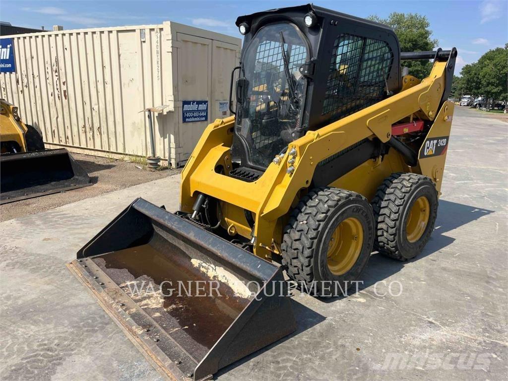 CAT 242D Minicarregadeiras