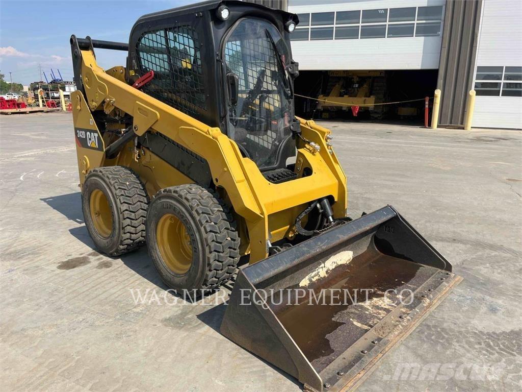 CAT 242D Minicarregadeiras