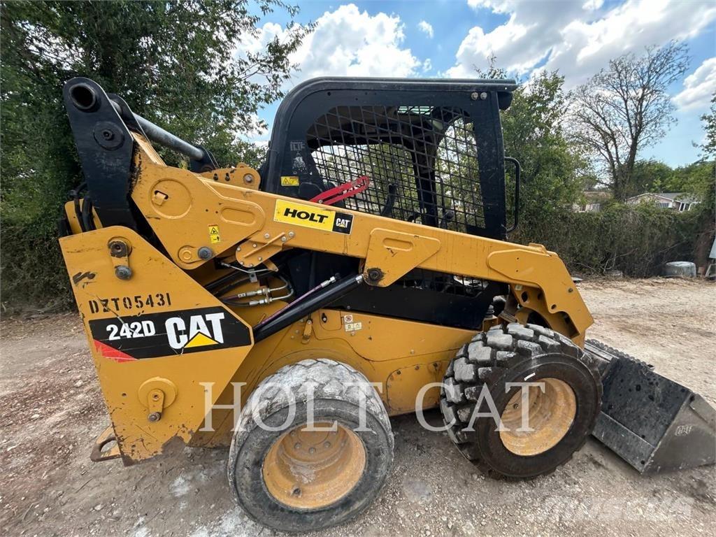 CAT 242D Minicarregadeiras