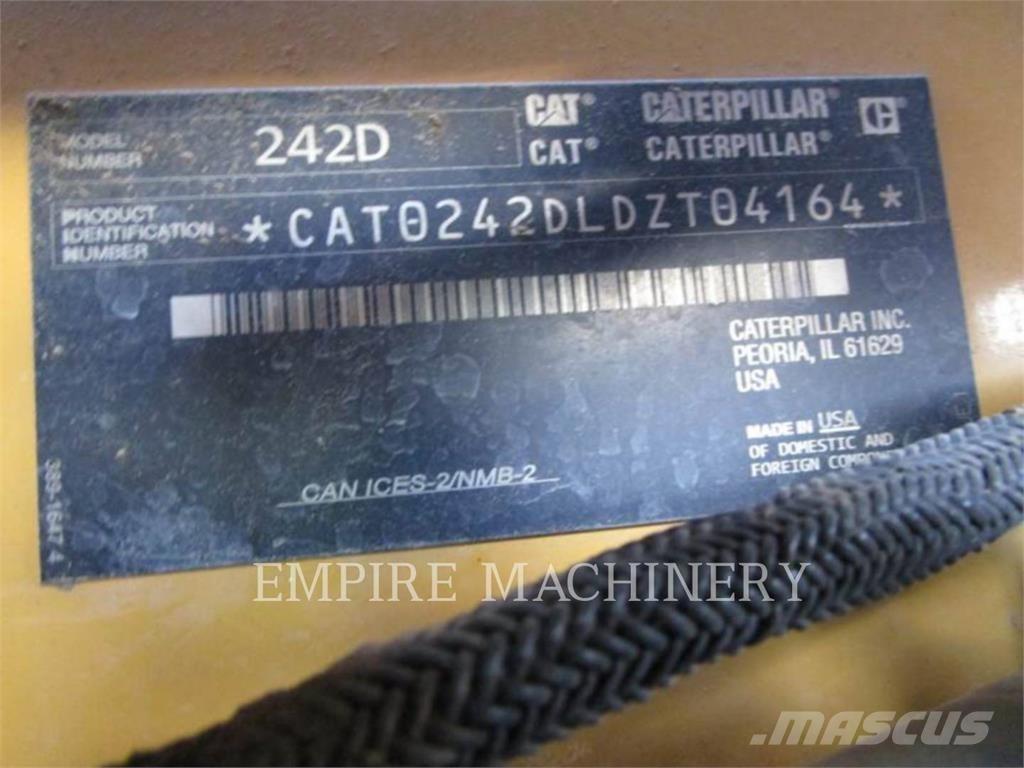 CAT 242D Minicarregadeiras