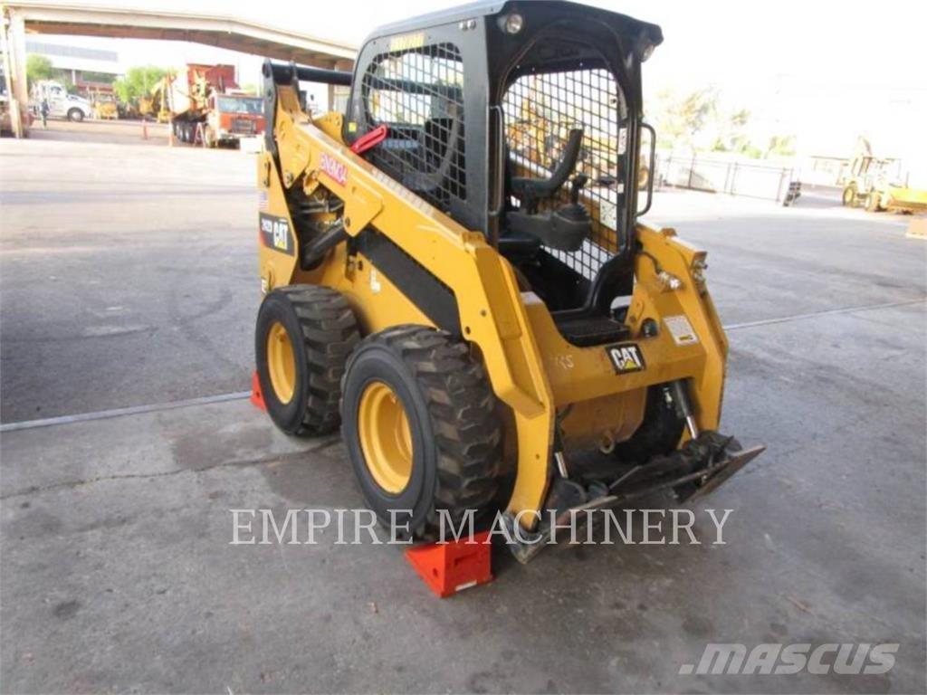 CAT 242D Minicarregadeiras