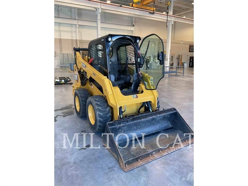 CAT 242D 3 Minicarregadeiras
