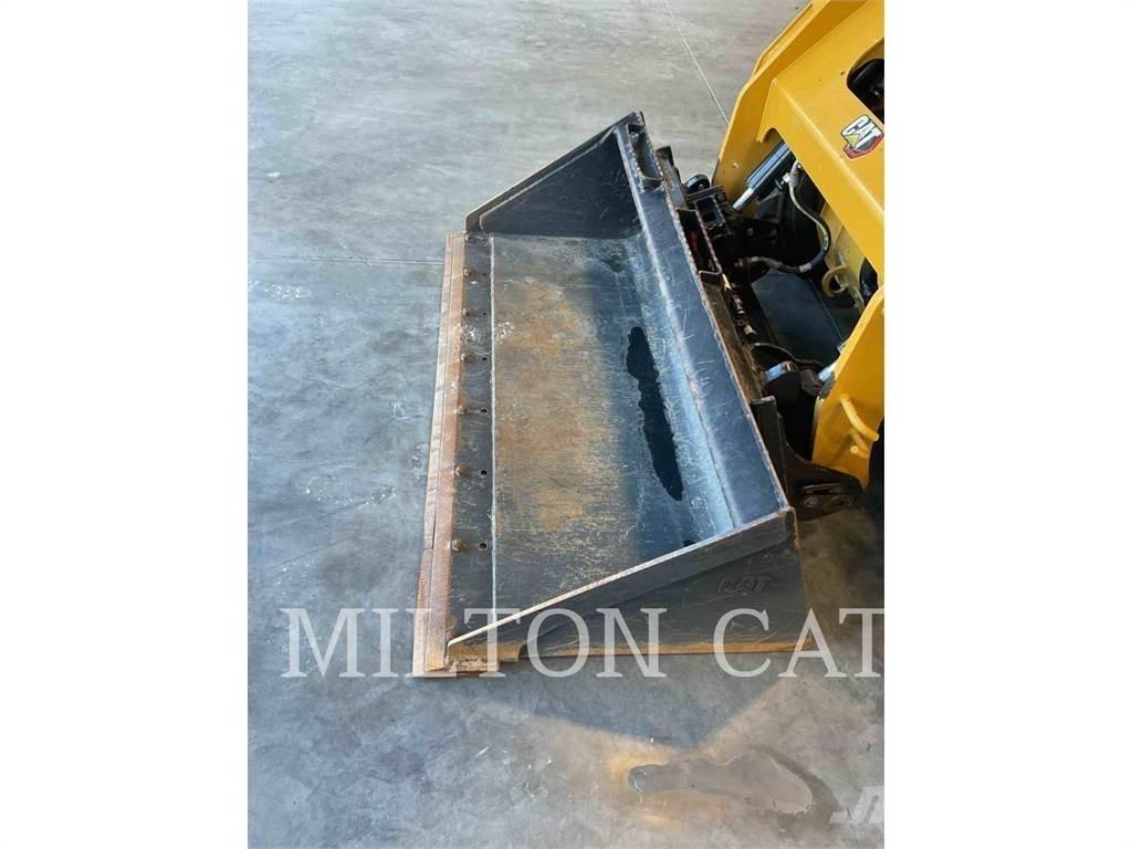 CAT 242D 3 Minicarregadeiras