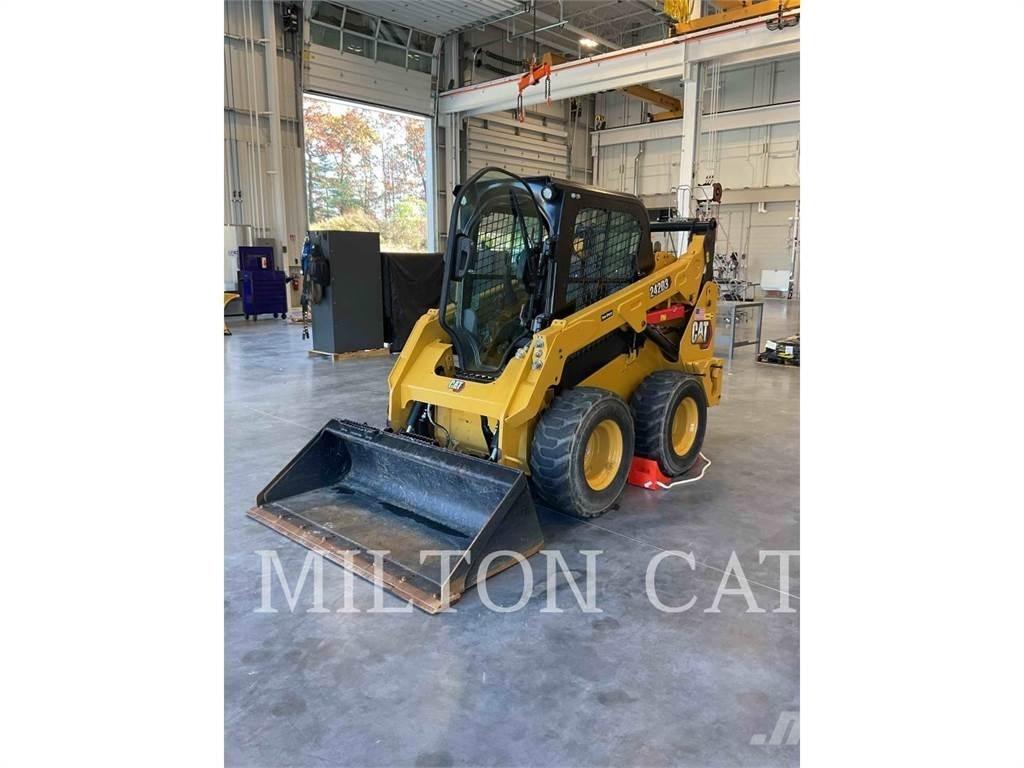 CAT 242D 3 Minicarregadeiras