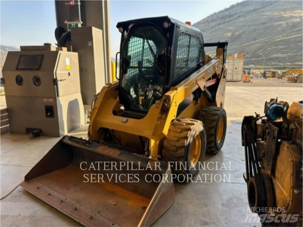 CAT 242D3 Minicarregadeiras