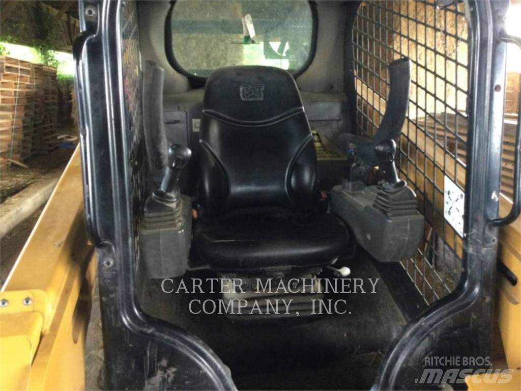 CAT 242D3 Minicarregadeiras