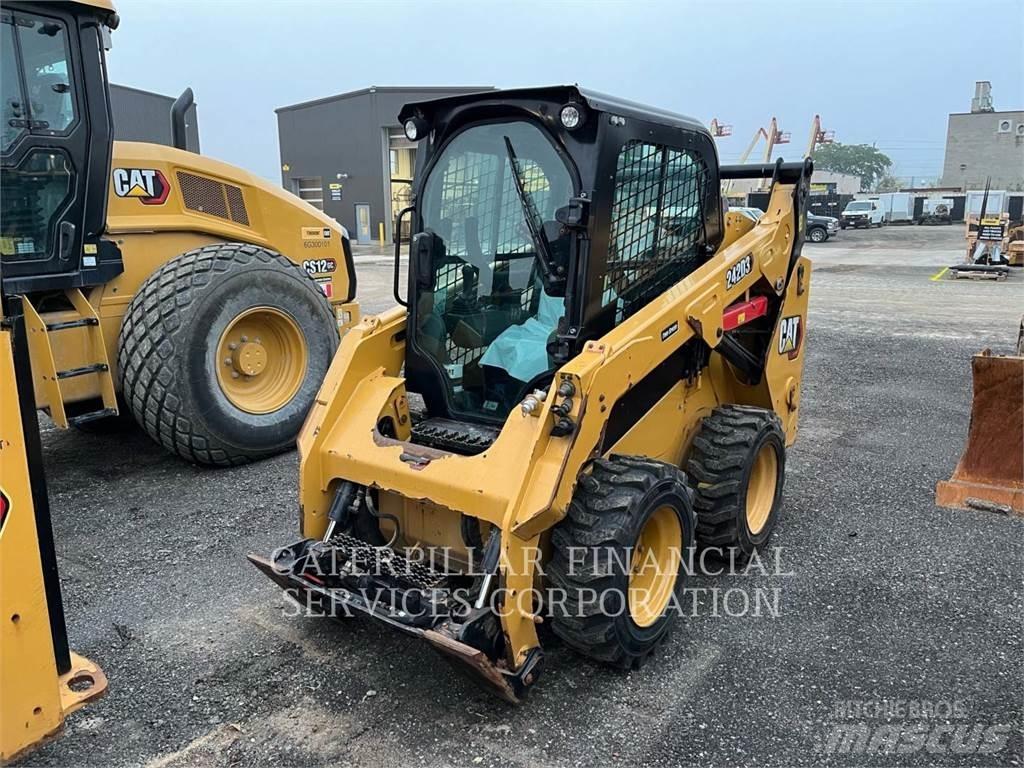 CAT 242D3 Minicarregadeiras