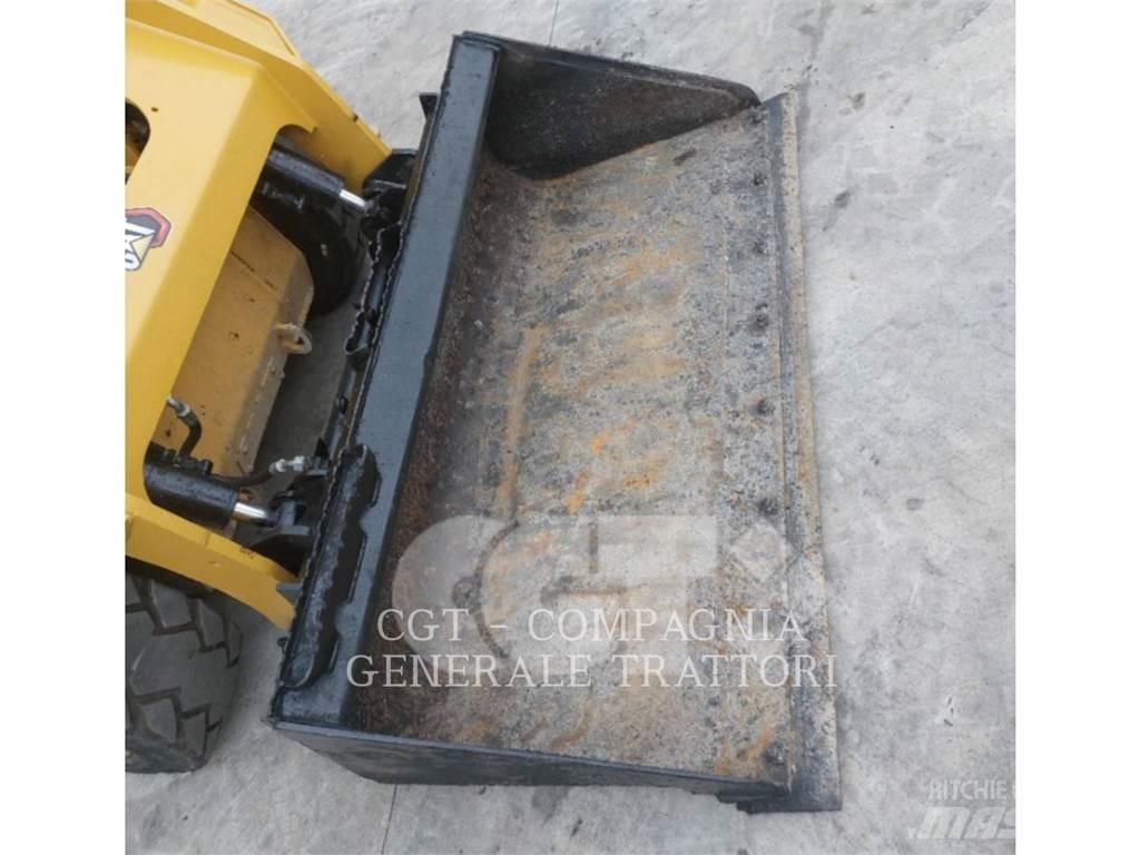 CAT 242D3 Minicarregadeiras