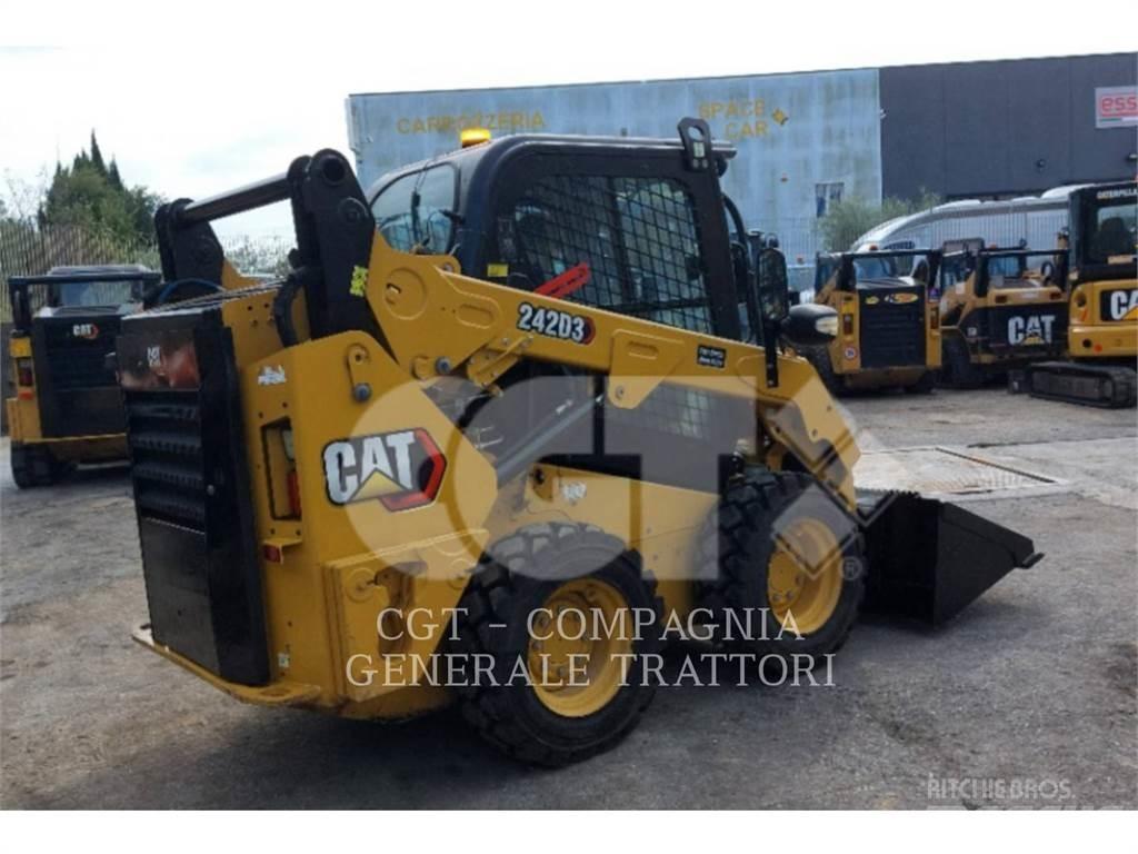 CAT 242D3 Minicarregadeiras