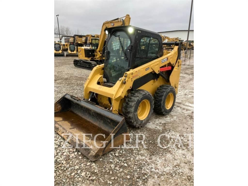 CAT 242D3 Minicarregadeiras