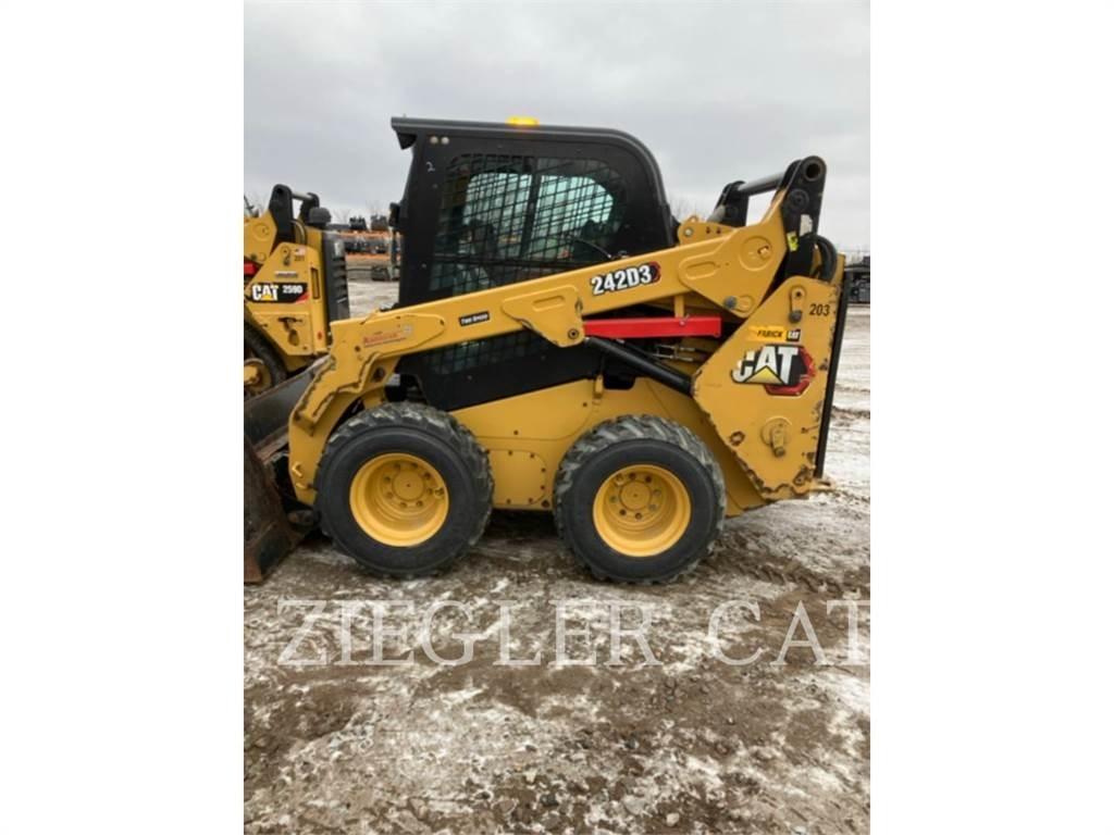 CAT 242D3 Minicarregadeiras