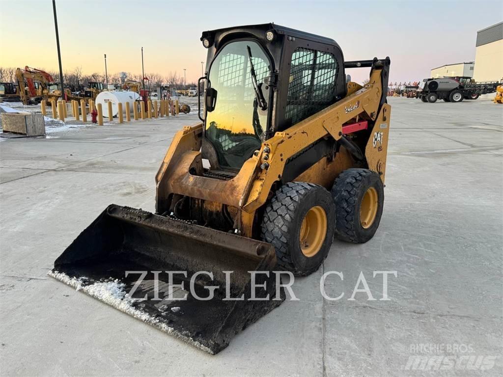 CAT 242D3 Minicarregadeiras
