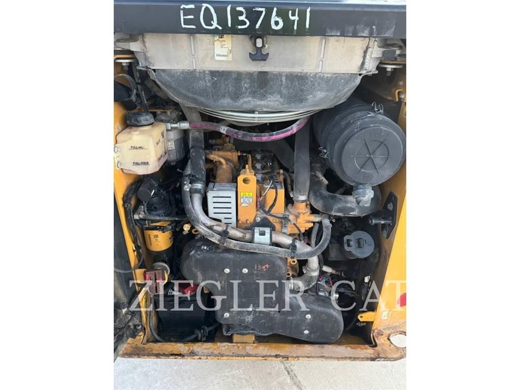 CAT 242D3 Minicarregadeiras