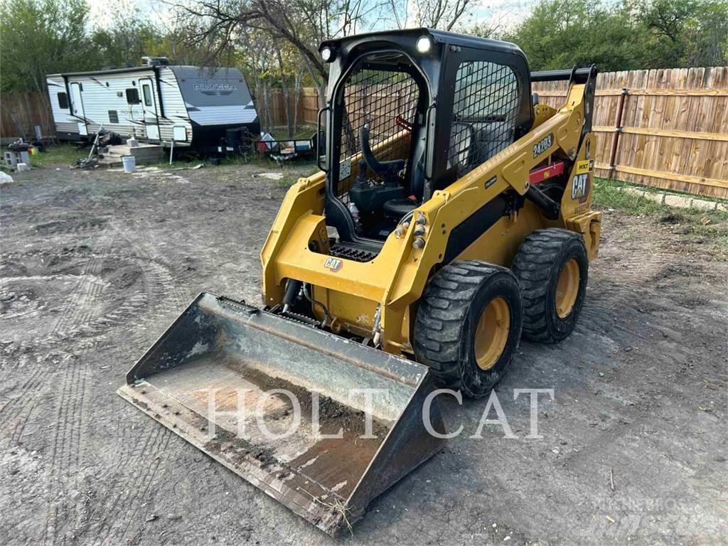 CAT 242D3 Minicarregadeiras