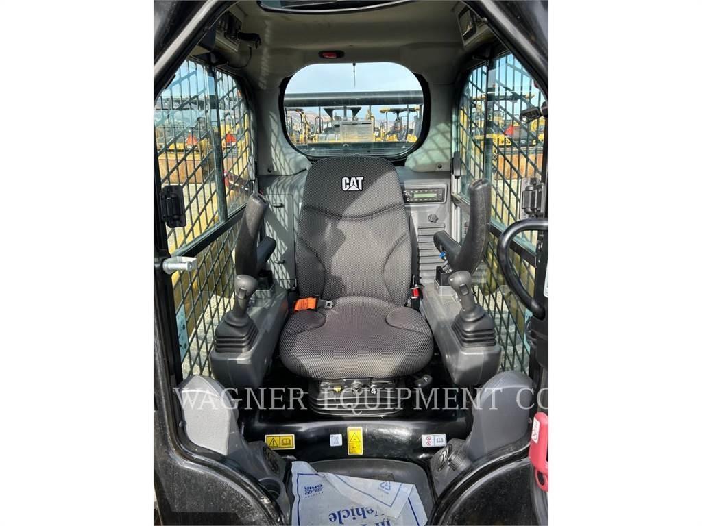 CAT 242D3 Minicarregadeiras